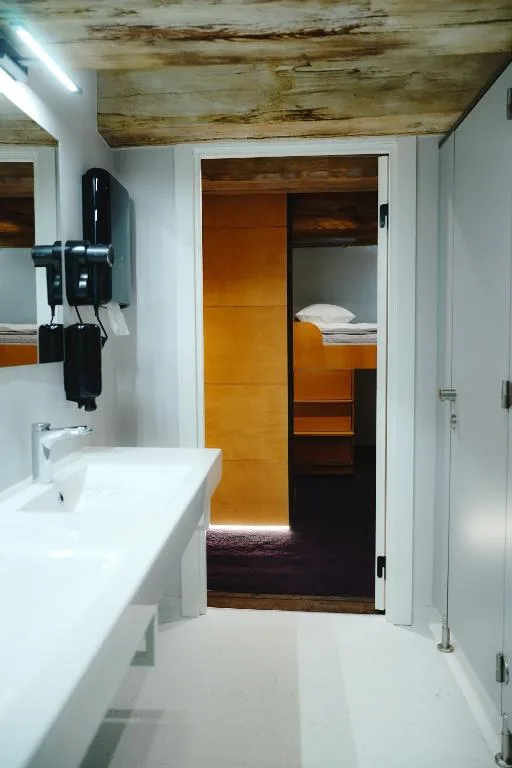 3 Monks Hostel and Apartments