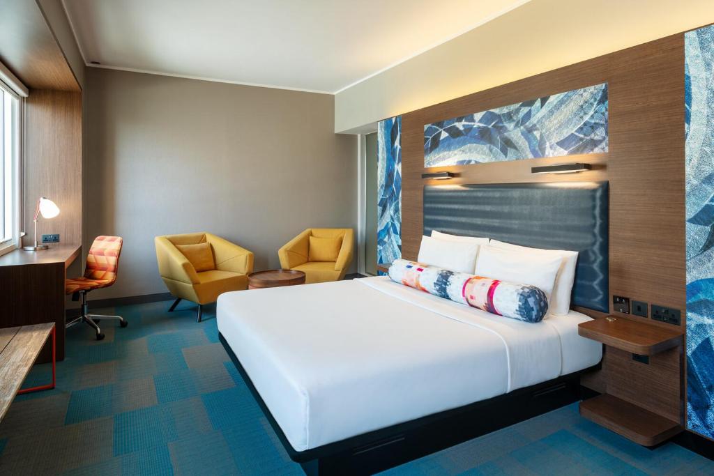 Savvy Suite, Suite, 1 King - Al Ain Adventure Splash Pass included