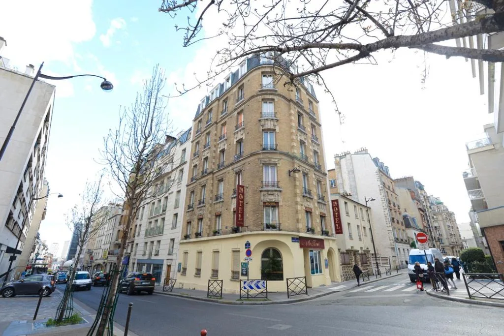 Au Fleuri hotel