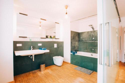 Large 150m2 Apartment with Balcony & Terrace in Trendy Prenzlauer Berg