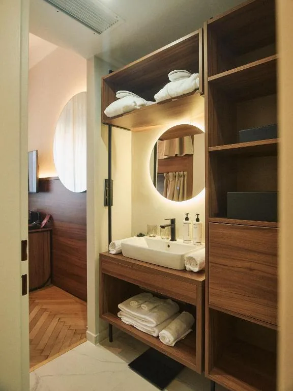Carlton Boutique Hotel