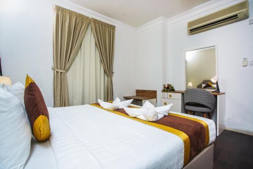 La Villa Suites Hotel
