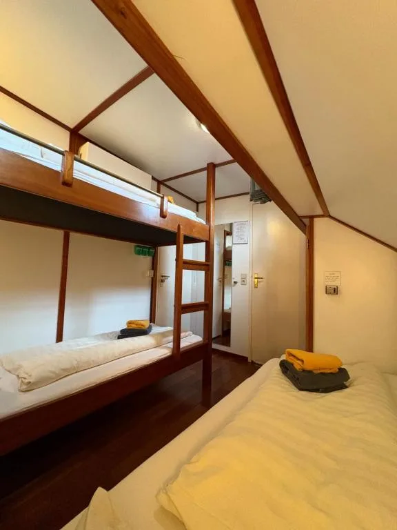 Hotelboot Zwaan