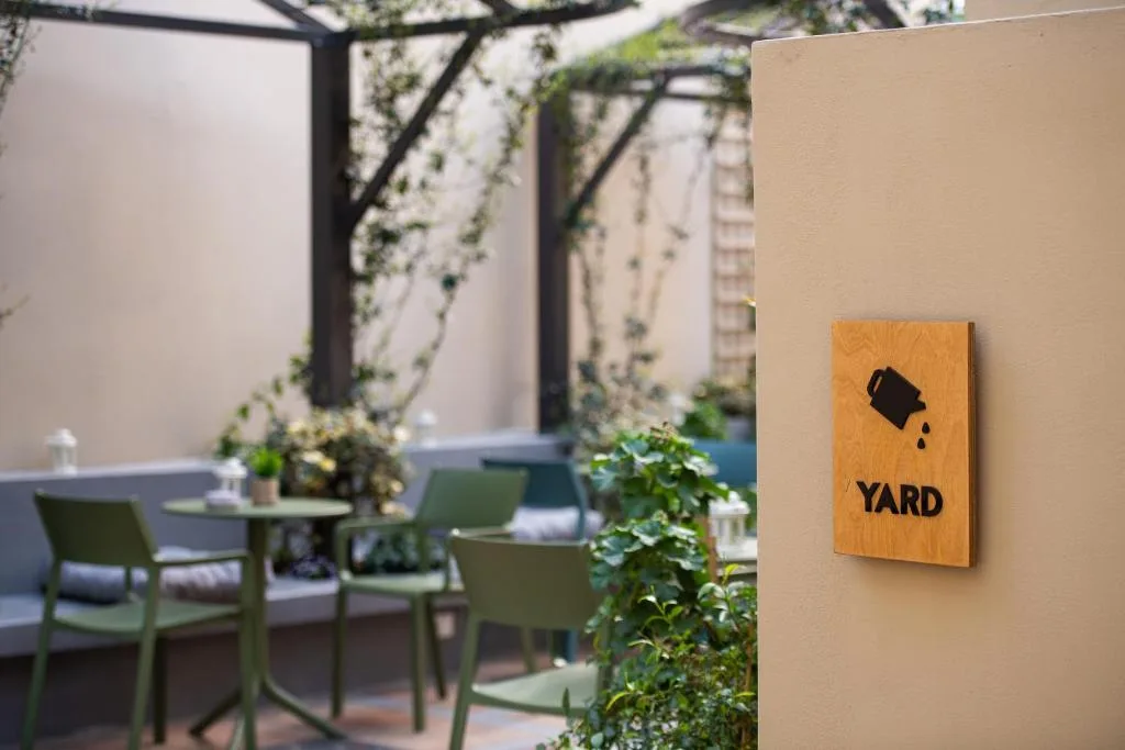 Living Yard Acropolis