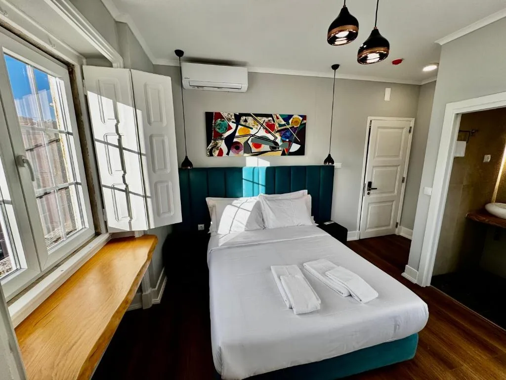 Relax and Explore Lisbon Suites and Rooms