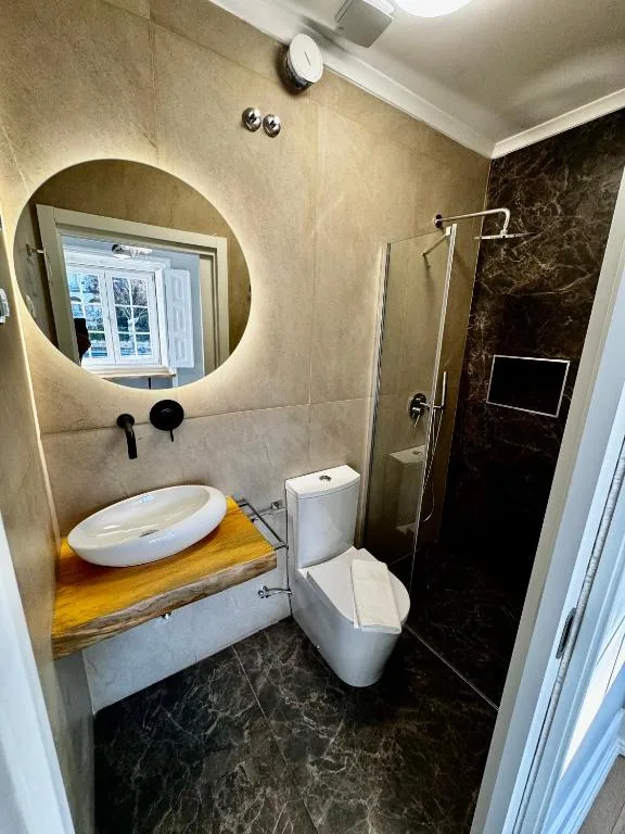 Relax and Explore Lisbon Suites and Rooms