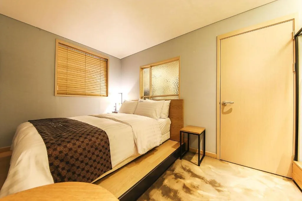 Yeongdeungpo Station New York Hotel
