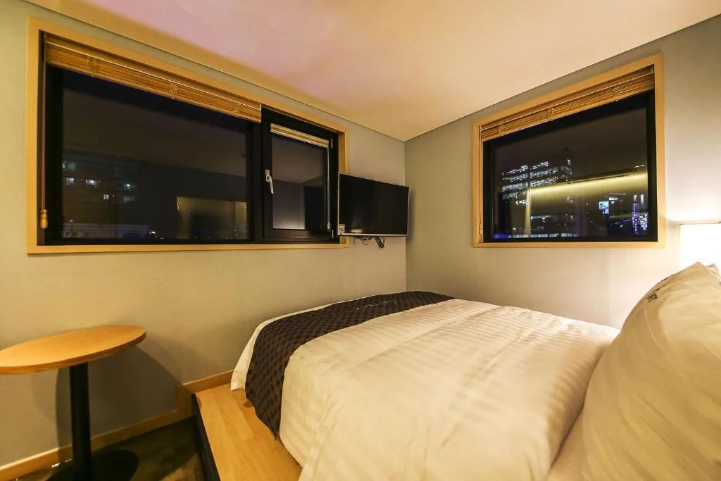 Yeongdeungpo Station New York Hotel