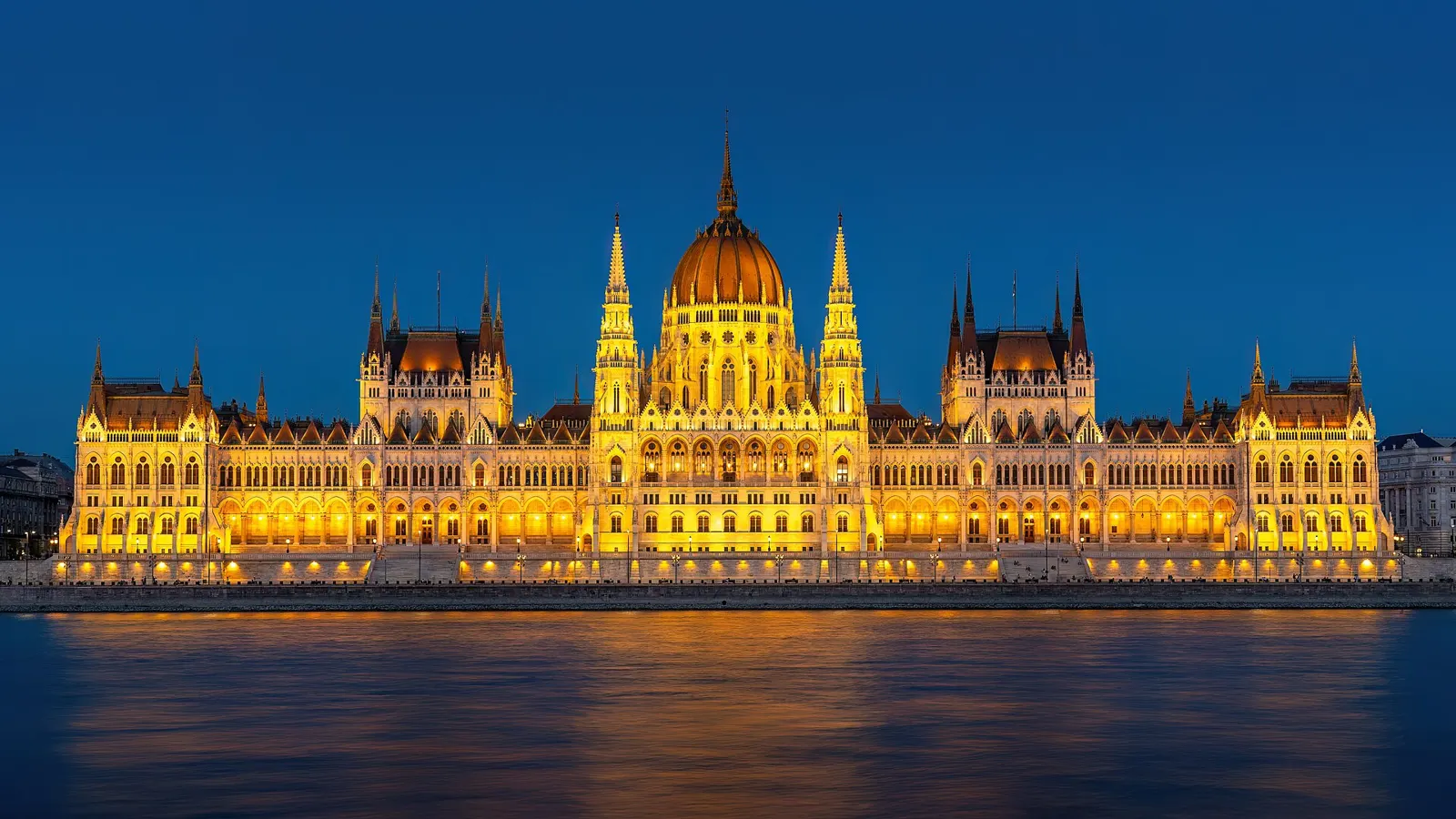 Budapest in Winter: Thermal Baths, Christmas Markets and Ruin Bars