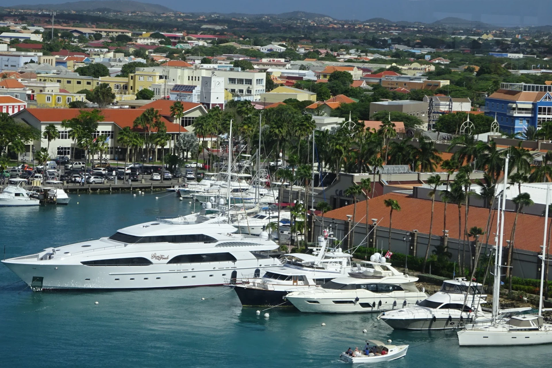 Uncover the Caribbean Jewel: Oranjestad - A Paradise of Vibrant Culture, Lush Beaches, and Irresistible Cuisine!