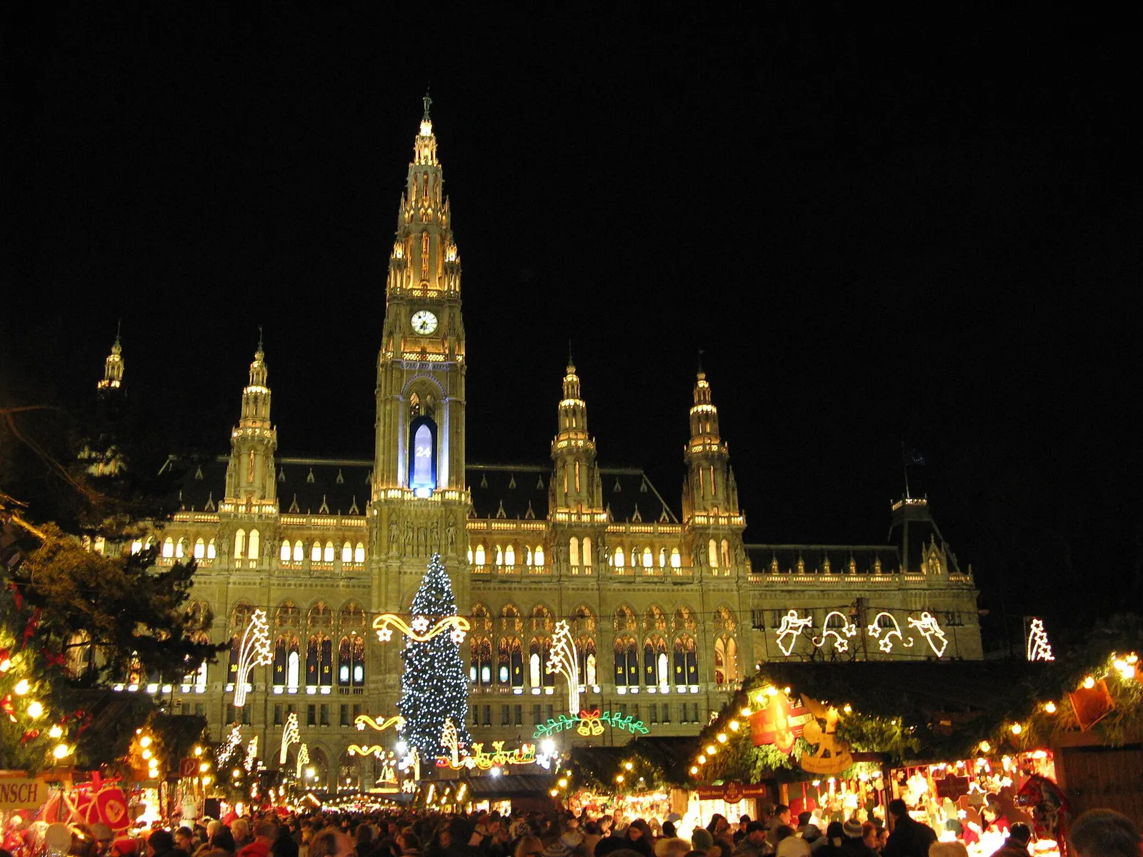 Vienna Winter Guide: Christmas Markets, Cafes & Museums 2026