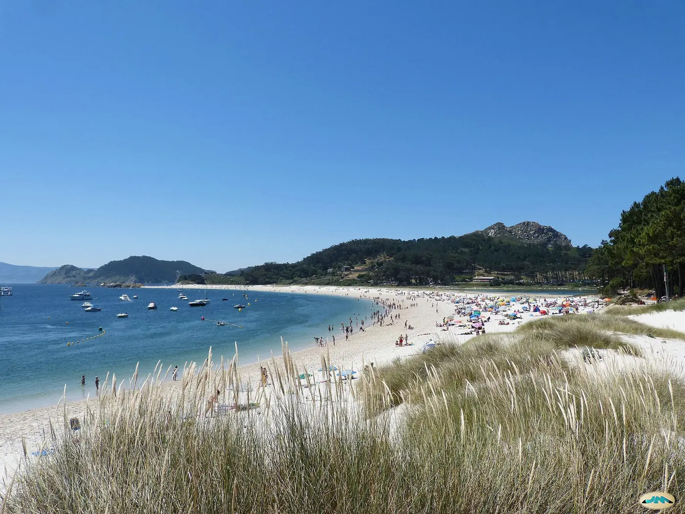 Rodas beach on the Cíes Islands, with white sand and dunes